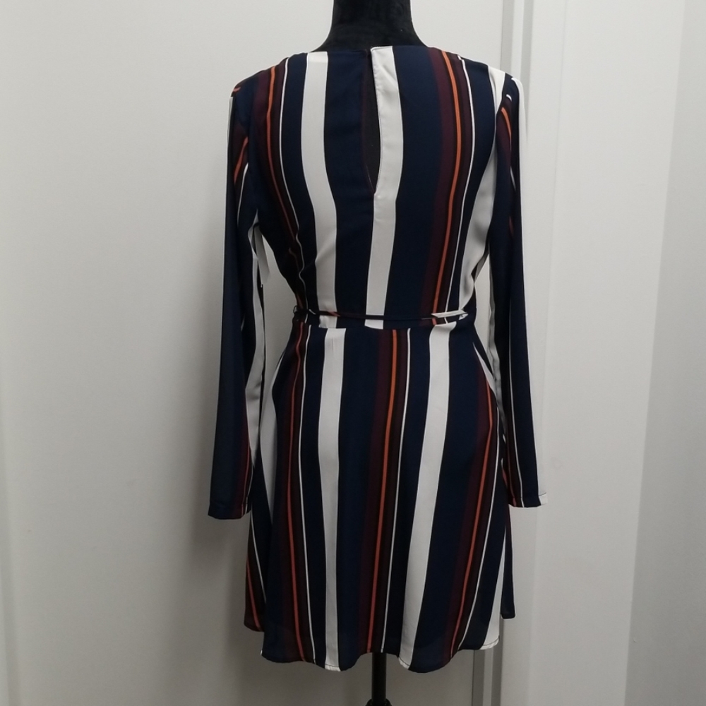 Dress - Picture 2 of 4